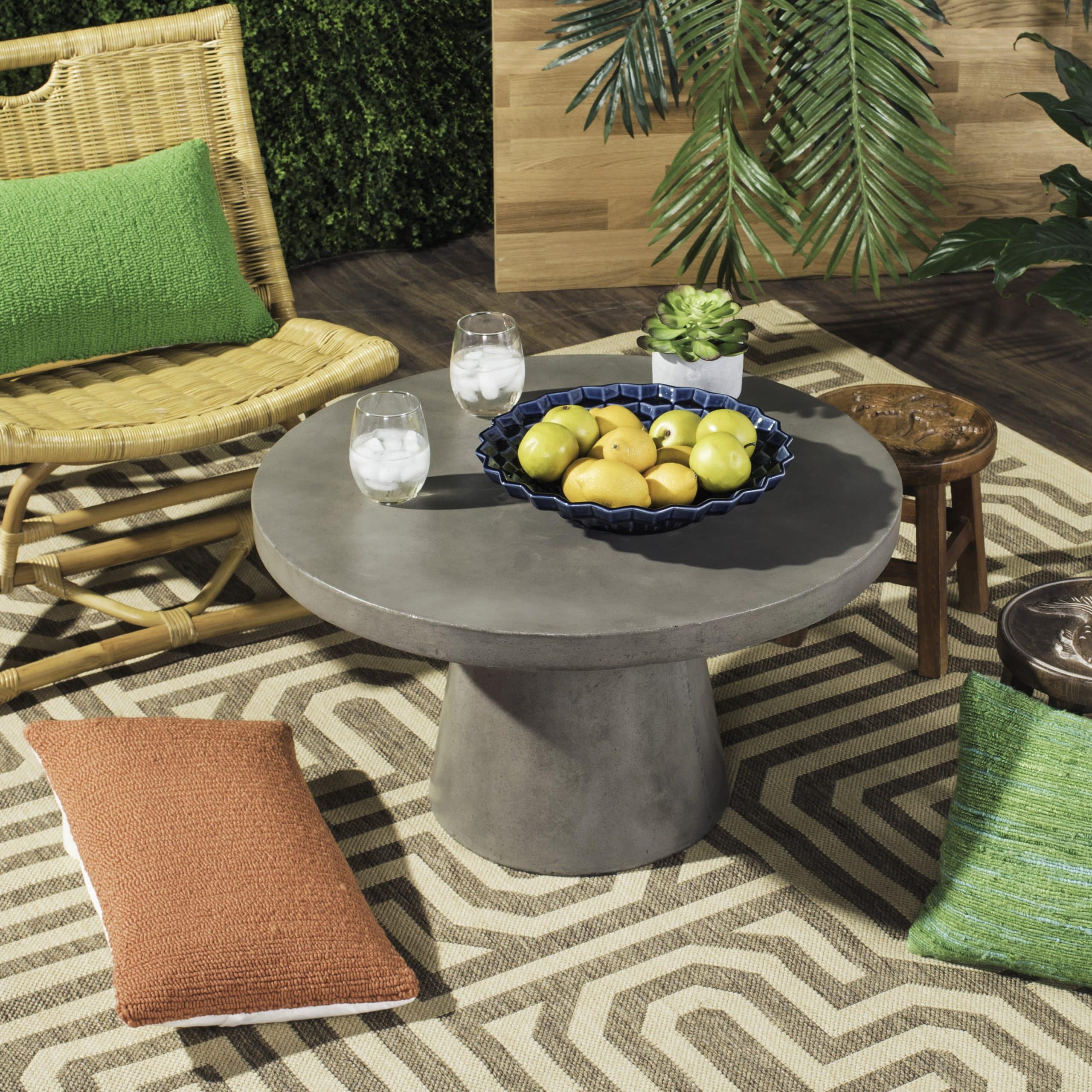Safavieh Delfia Outdoor Modern Concrete Round Coffee Table