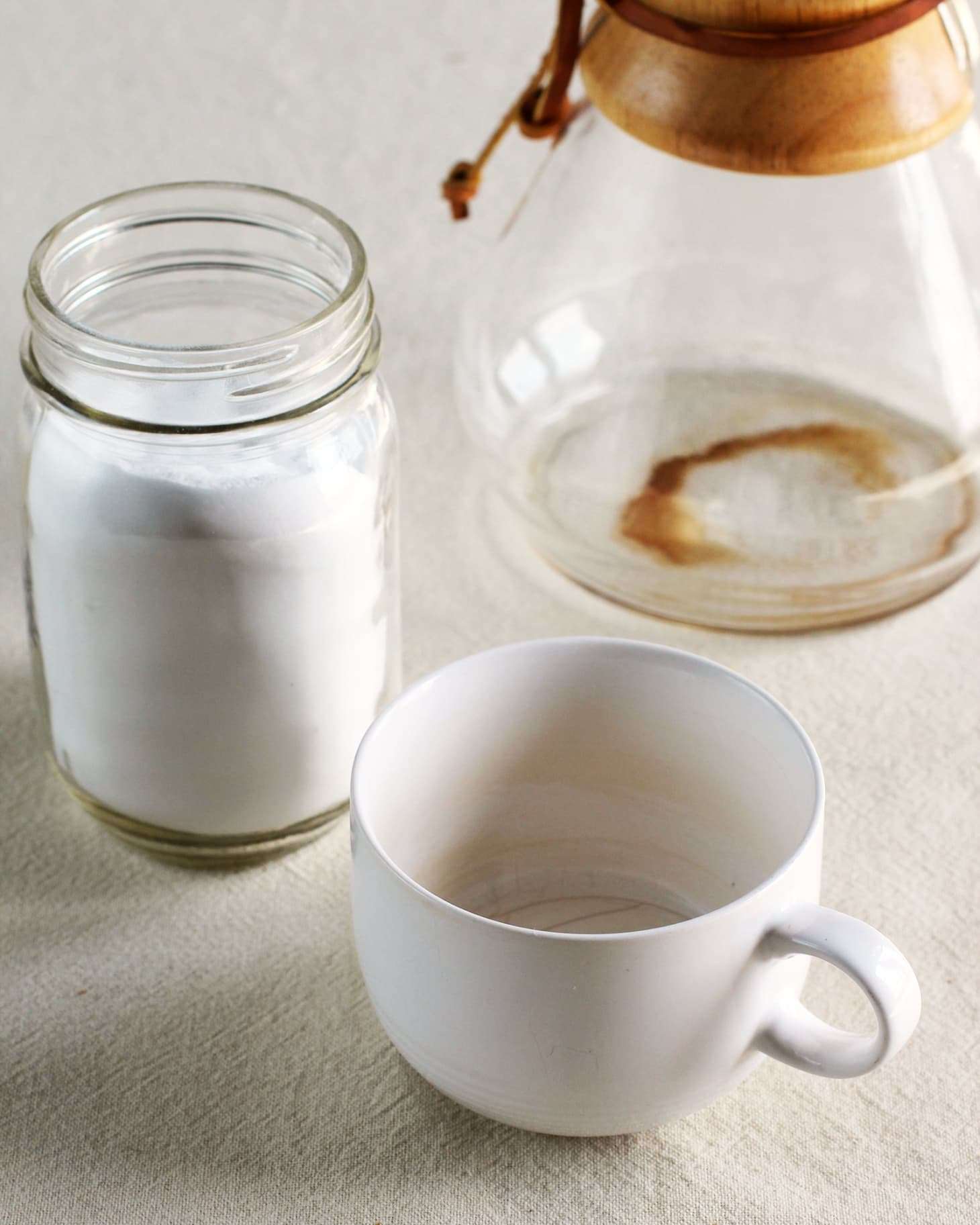 The Best Way to Clean Coffee Stains from Mugs &  Carafes ...
